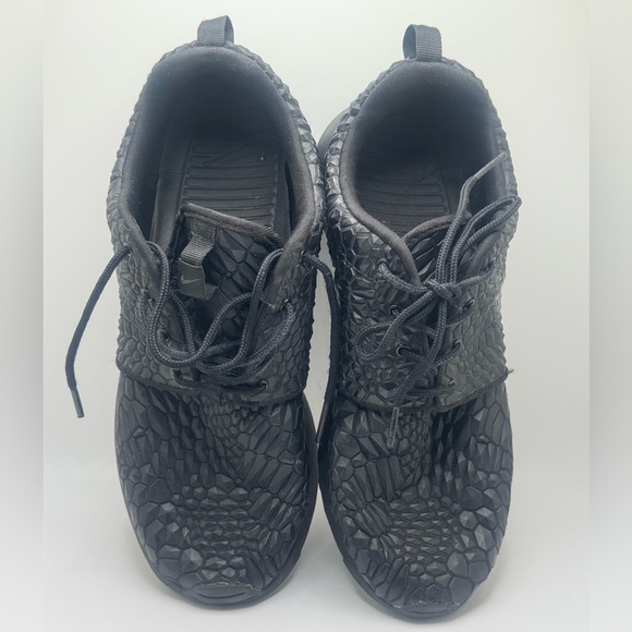 NIKE Roshe One DMB “Triple Black” Women’s Sneakers Size 8 – Rare Edition - Picture 4 of 8